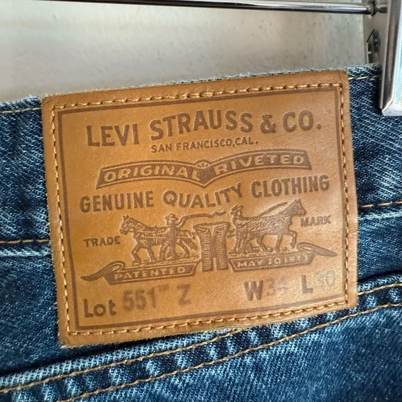 Levi's Relaxed Fit Blue Jeans size 34 - Picture 4 of 7